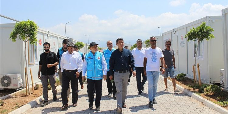 Hatay’da TDV ve DİTİB tarafından yaptırılan 2 bin 23 konteynere depremzedeler yerleşti