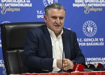 Bakan Bak, Avrupa Şampiyonası'nda madalya kazanan paralimpik sporcuları tebrik etti