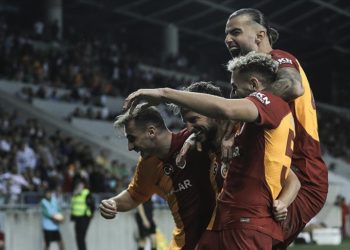 Galatasaray, Slovenya'dan avantajla dönüyor