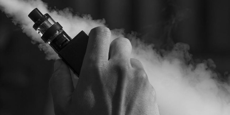 Elektronik sigara kullanan gençlerin solunum yolu hastalıklarına yakalanma riski artıyor