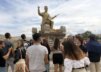 Yabancı gençlere Ardahan'ın tarihi ve turistik yerleri tanıtılıyor