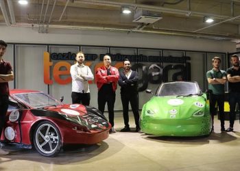 Üniversite öğrencileri “yapamazsınız” diyenlere inat 2 elektrikli otomobil üretti