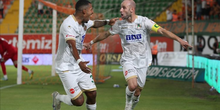 Alanyaspor sahasında kazandı