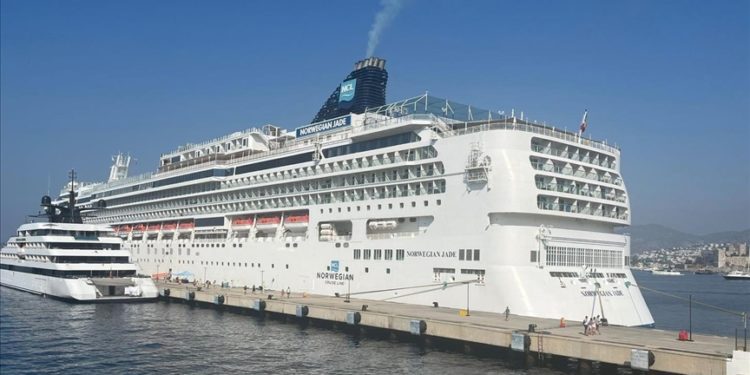 Bodrum'a 2 kruvaziyer ile 2 bin 231 turist geldi