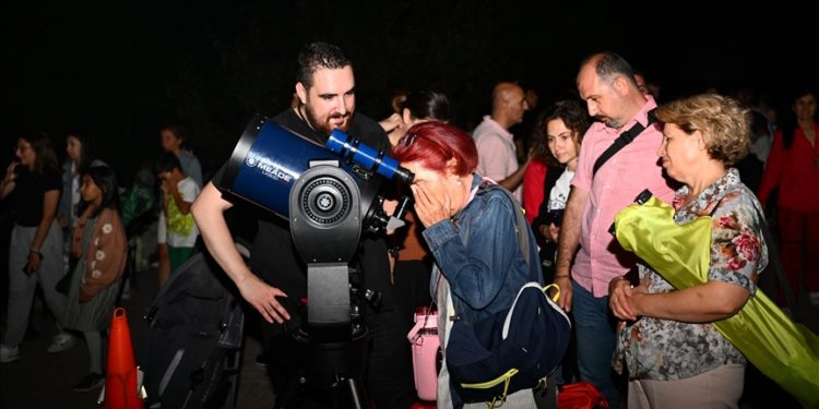 Meteor yağmurunu izlemek isteyenler rasathanede buluştu