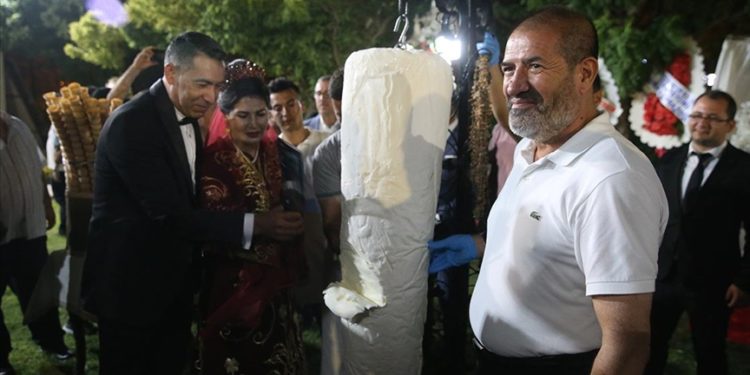 Kahramanmaraş'ta düğünde pasta yerine dondurma kesildi
