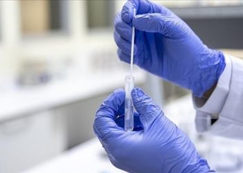 İngiltere'de Kovid-19'un yeni varyantı Eris'in yayıldığı bildirildi