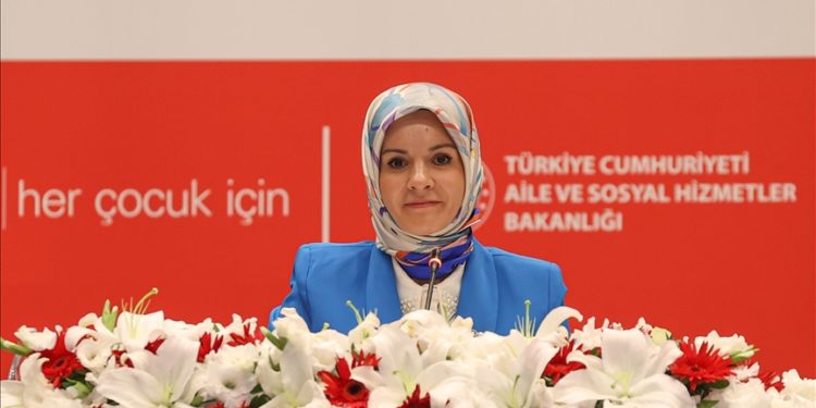 Deprem bölgesindeki illerden çocuklarımızı güvenli illerdeki çocuk kuruluşlarına naklettik