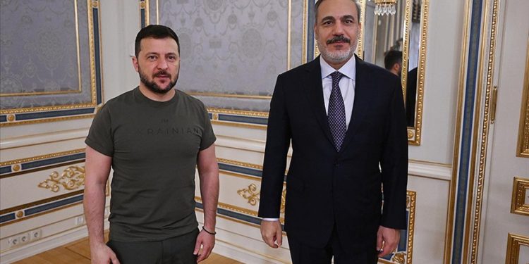 Dışişleri Bakanı Fidan, Ukrayna Devlet Başkanı Zelenskiy tarafından kabul edildi