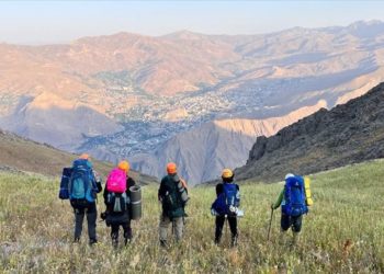 Hakkari'de dağcılar Sümbül ve Spi Dağı'na tırmandı