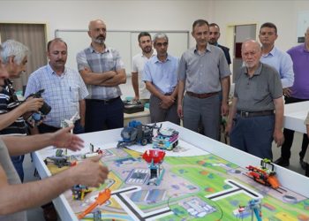 Kahramanmaraş’ta afetzede öğrenciler için robotik kodlama atölyesi açıldı