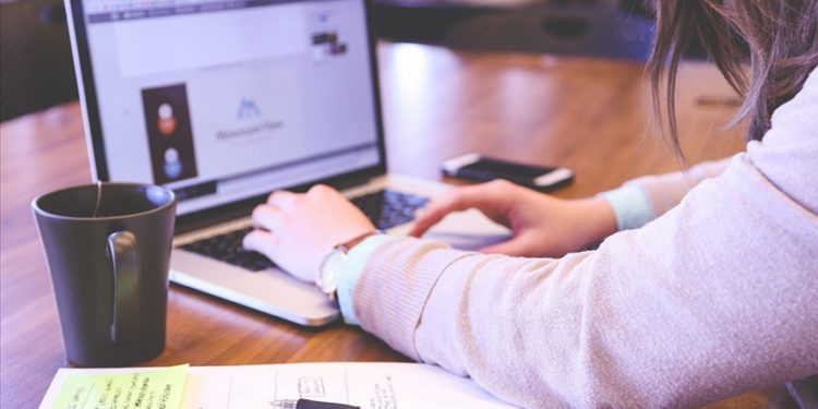 Kas ve iskelet sistemi ağrıları ofis çalışanlarını daha çok etkiliyor