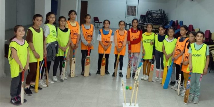 Krikette madalya kazanan Vanlı öğrenciler, milli takımı hedefliyor