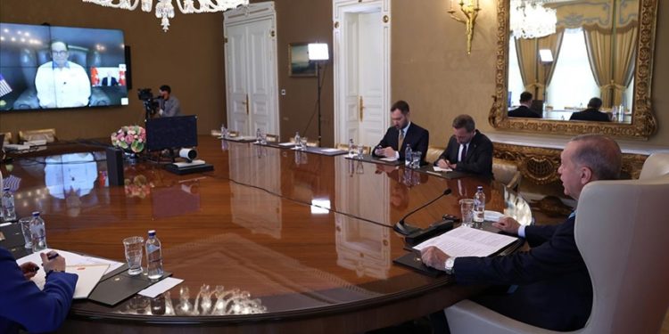 Cumhurbaşkanı Erdoğan, Malezya Başbakanı İbrahim ile video konferans görüşmesi gerçekleştirdi