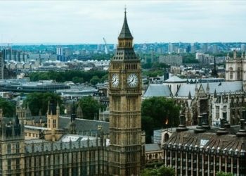 İngiliz ekonomisinde resesyon riski artıyor