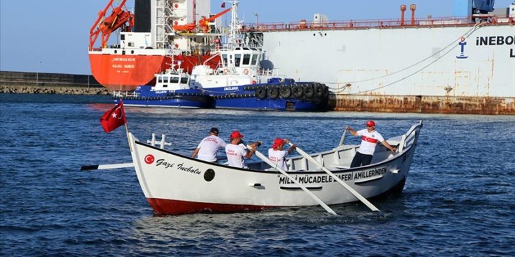 Milli Mücadele’nin simgesi İnebolu Denk Kayığı yeniden denizle buluştu