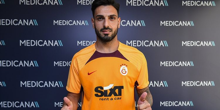 Galatasaray, kaleci Günay Güvenç'i transfer ettiğini duyurdu