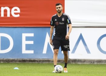 Beşiktaşlı futbolcu Ghezzal'ın oğlu ve kayınvalidesi Fransa'da trafik kazası geçirdi