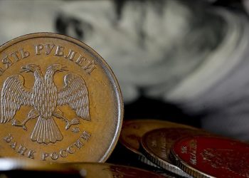 Rus rublesi dolar karşısında 16 ay sonra ilk defa 95 seviyesini aştı