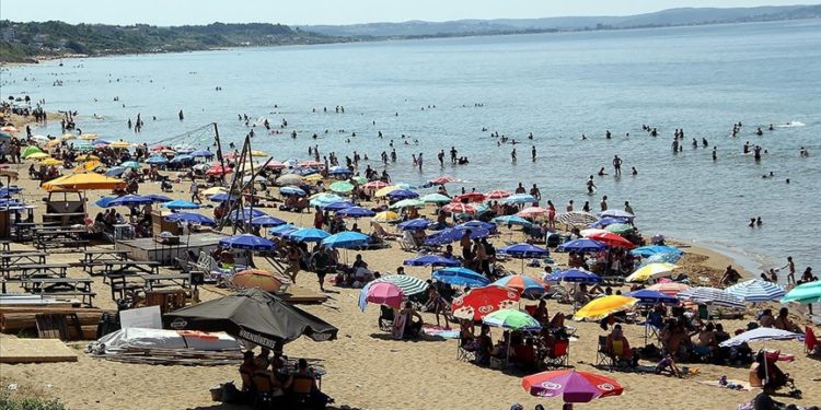 Sinop plajlarındaki yoğunluk Akdeniz ve Ege’yi aratmıyor