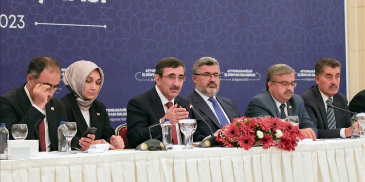 Orta vadede tek haneli enflasyona gitmeyi öngörüyoruz