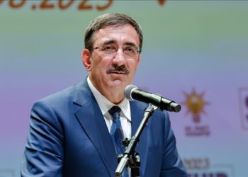 Ekonomik hayatın canlanması için elimizden geleni yapmaya devam edeceğiz