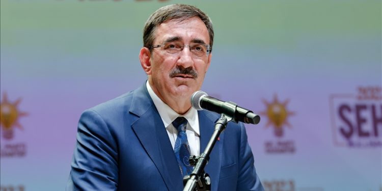 Ekonomik hayatın canlanması için elimizden geleni yapmaya devam edeceğiz