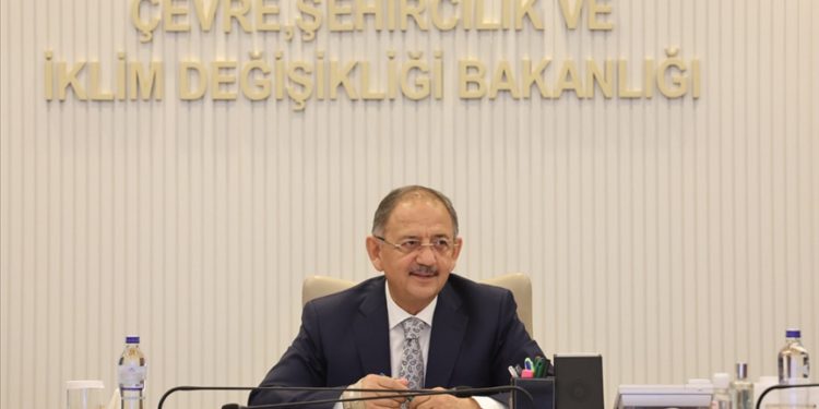 Bakan Özhaseki: Deprem bölgesinde 180 bin konutumuzun ihalesini tamamlayarak çalışmalara başladık