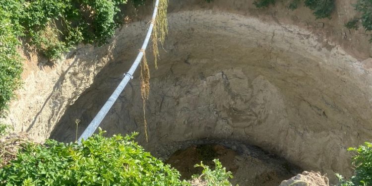 Konya'da 20 metre çapında, 15 metre derinliğinde obruk oluştu