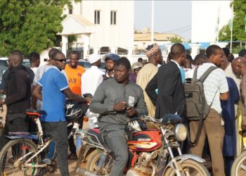 Nijerya askeri darbe sonrası Nijer'in elektriğini kesti