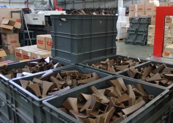 Atık plastikten ürettiği mobilya aksesuar ve malzemeleri 17 ülkeye ihraç ediyor