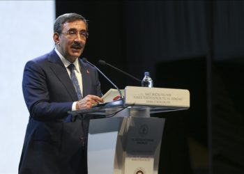 Bize düşen, Hacı Bektaş Veli gibi iyiliklerin yanında, kötülüklerin karşısında olmaktır