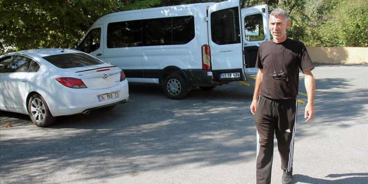 Depremde bacağını kaybetti, temin edilen protezle 6 ay sonra ilk adımını attı