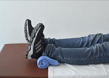 Sıcak hava nedeniyle evden çıkamayanlara egzersiz önerisi