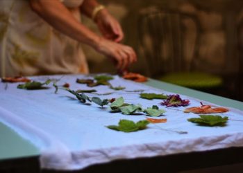 Eskişehirli sanatçı atık ürünleri “ekolojik baskı”yla hayata döndürüyor