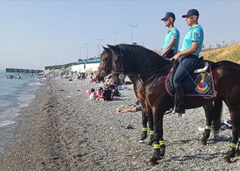 Van'da atlı birlikler, vatandaşları boğulma vakalarına karşı bilgilendirdi