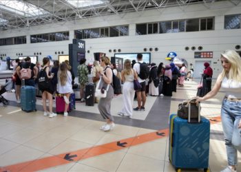 Antalya'ya hava yoluyla gelen turist sayısı 9 milyonu aştı