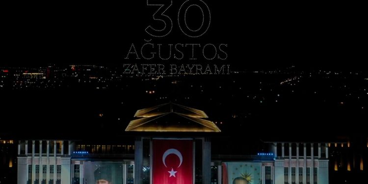 Cumhurbaşkanlığı İletişim Başkanı Altun’dan 1200 dronla gerçekleştirilen ışık gösterisine ilişkin paylaşım