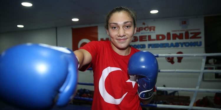 Milli boksör Gamze Soğuksu, yarım kalan şampiyonluk hayaline ulaşmak istiyor