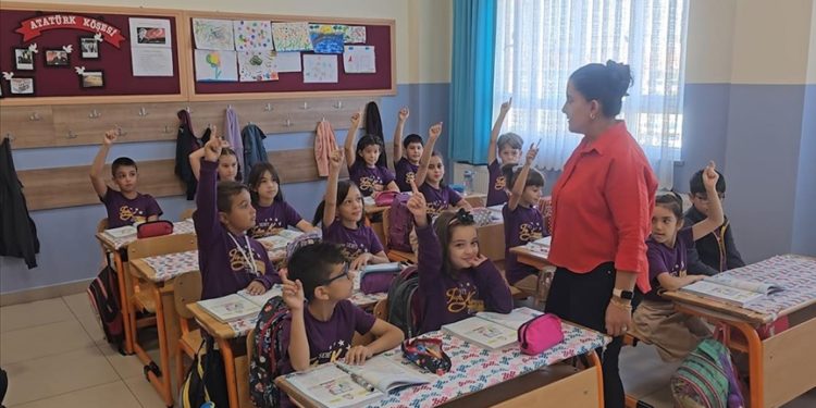 Sağlık Bakanı Koca’dan çocuklarda görülmeye başlayan “solunum yolu enfeksiyonu”na ilişkin paylaşım