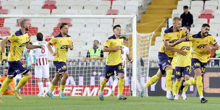 MKE Ankaragücü sezonunun ilk üç puanını Sivas'ta aldı