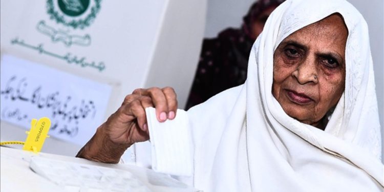 Pakistan'da yapılacak genel seçimlerde seçmen sayısının yaklaşık 127 milyon olduğu açıklandı