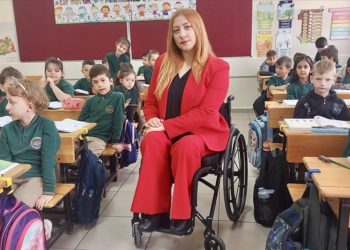 Ara verdiği mesleğine geçen yıl başlayan Nagehan öğretmen, öğrencileriyle özlem giderdi