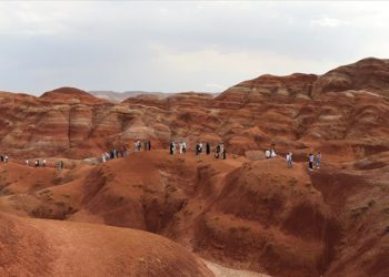 Iğdır’a atanan öğretmenler için Gökkuşağı Tepeleri ve Tuz Dağı gezisi