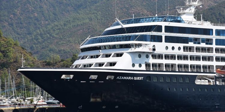 Marmaris'e "Azamara Quest" kruvaziyeriyle 550 turist geldi