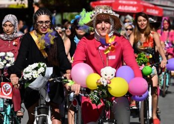 “Süslü Kadınlar Bisiklet Turu” düzenlendi