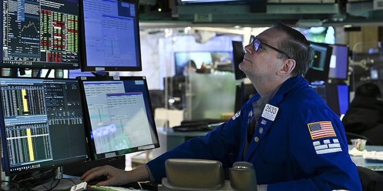 Küresel piyasalar haftaya temkinli seyirle başladı