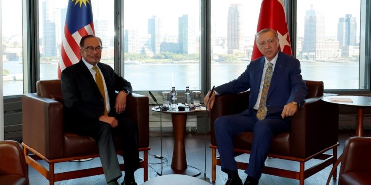 Cumhurbaşkanı Erdoğan ve Malezya Başbakanı Enver’den ayrımcılığa karşı ortak açıklama