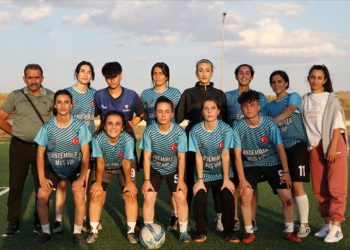 Muşlu kadın futbolcular 2. Lig hedefiyle play-in maçlarına hazırlanıyor