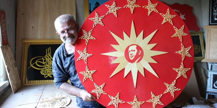 Çankırılı 64 yaşındaki naht sanatı ustası 26 yıldır ahşaba estetik katıyor